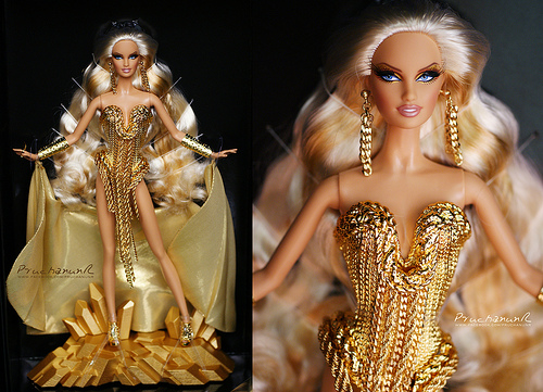 The Blonds Blond Gold Barbie Doll (Ano: 2013); Foto: www.flickriver.com